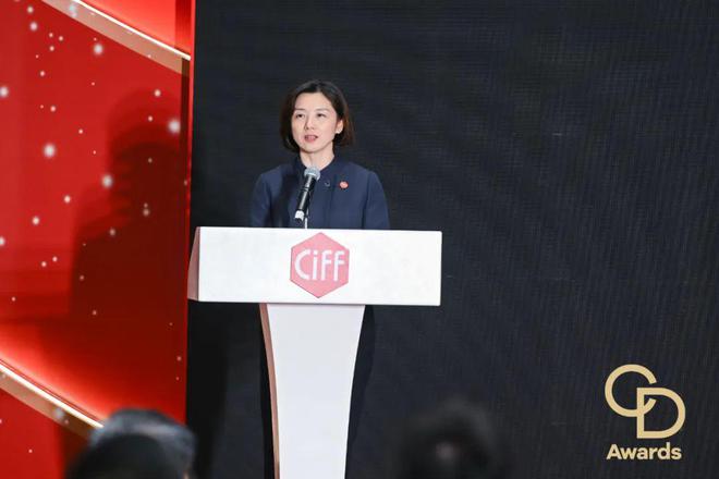 k1体育CIFF广州 2025「华钻之星」颁奖仪式（民用家具展专场）浩大举行(图2)